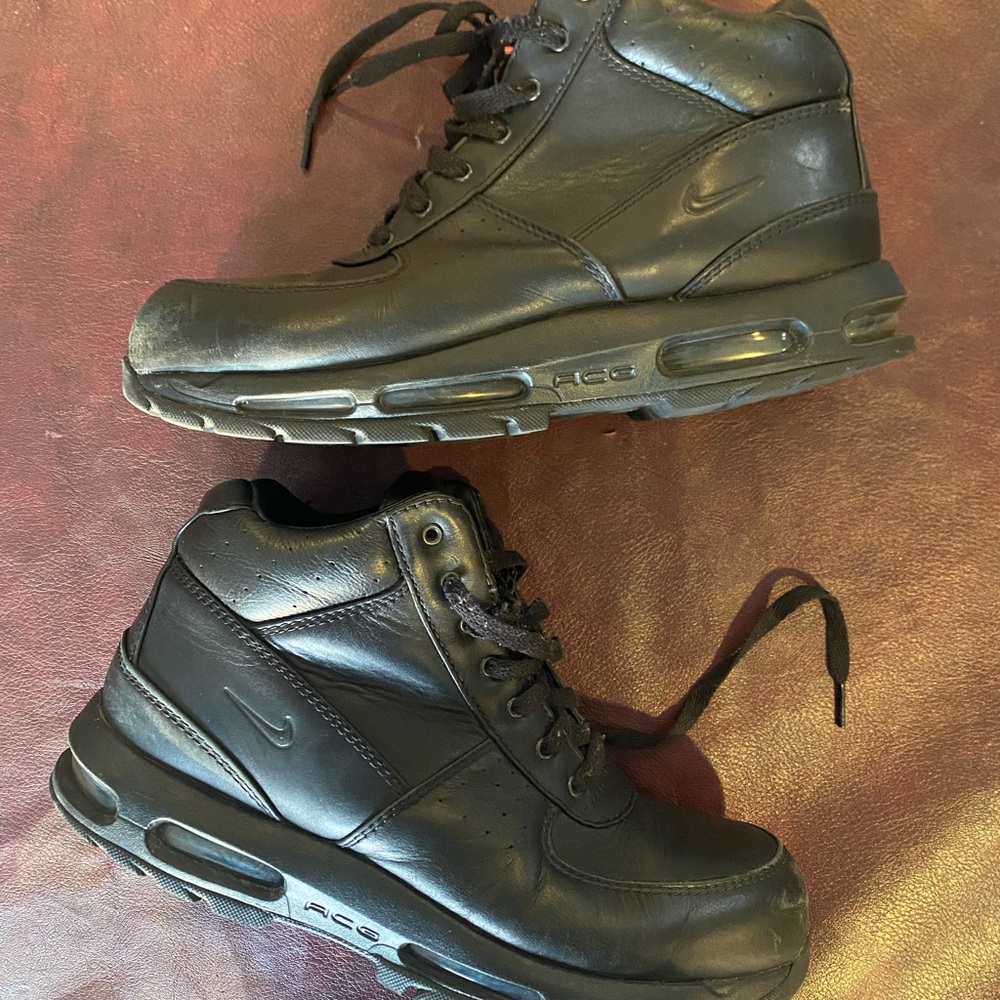 Nike Air Max ACG Goadome “Triple Black” Winter Leather boots 10.5. 599474-050.